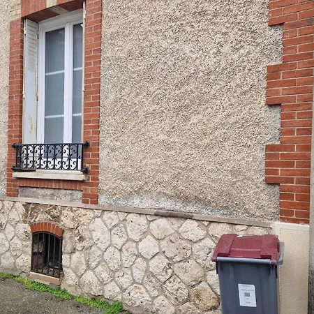 - Chateau Mi-chemin Centre Et Gare *