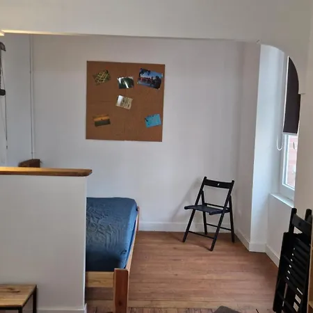 - Chateau Mi-chemin Centre Et Gare