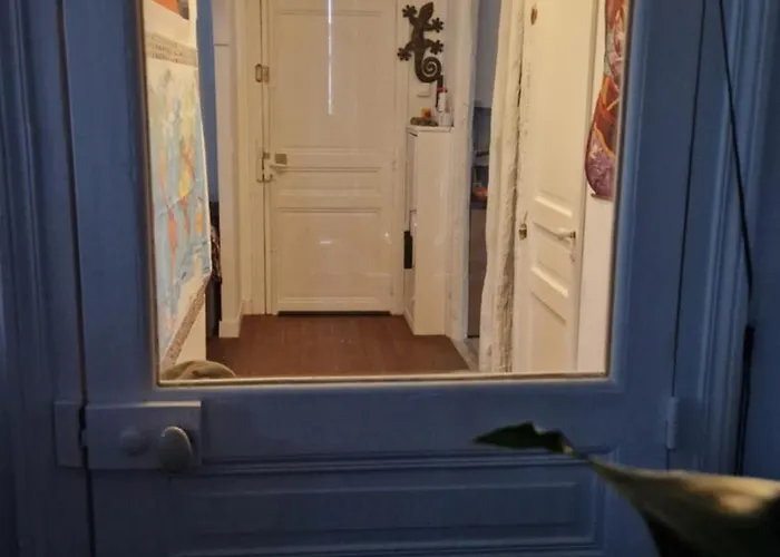 - Chateau Mi-chemin Centre Et Gare